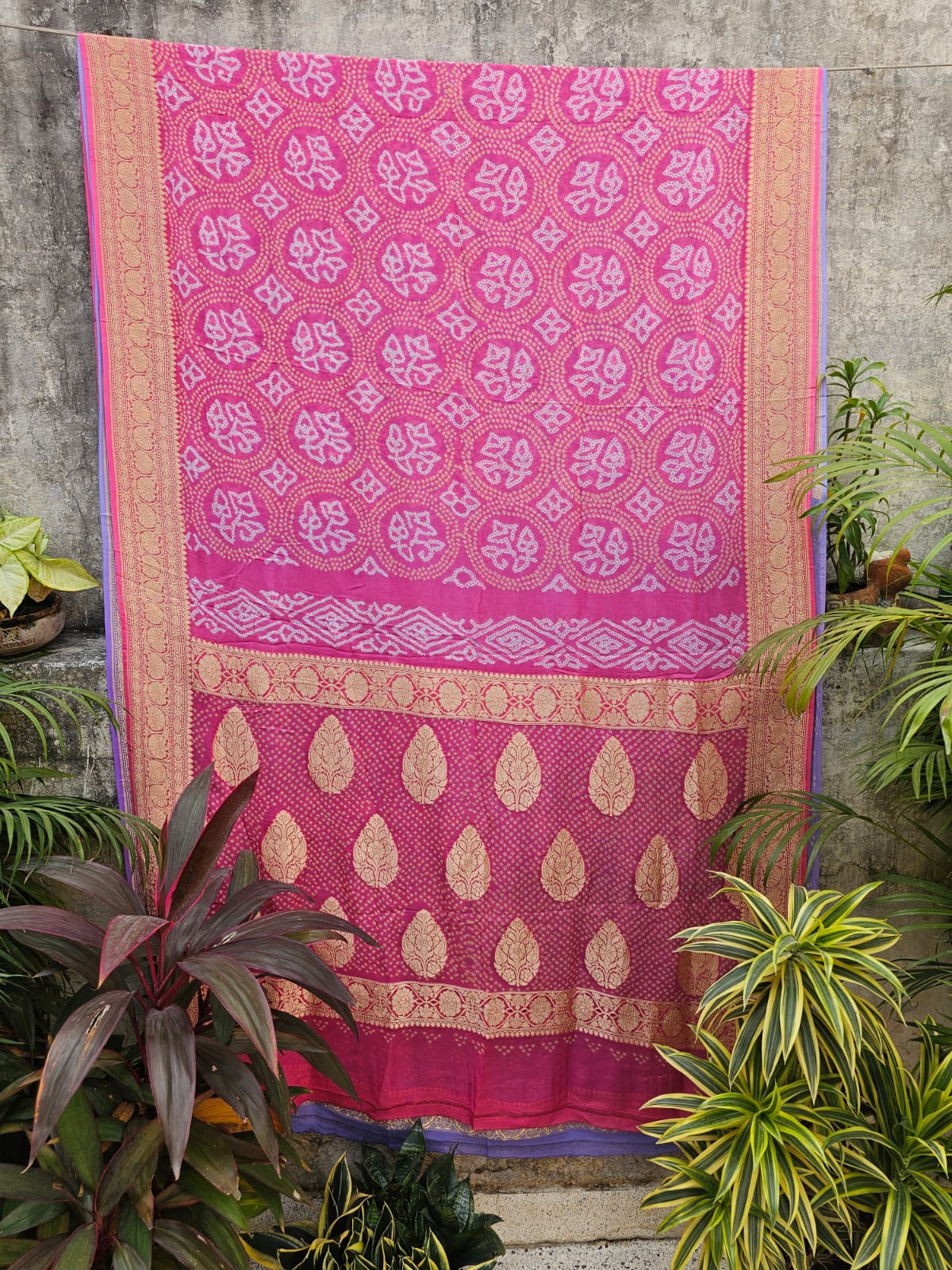 pink-lavender-elegant-banarasi-georgette-bandhani-drape