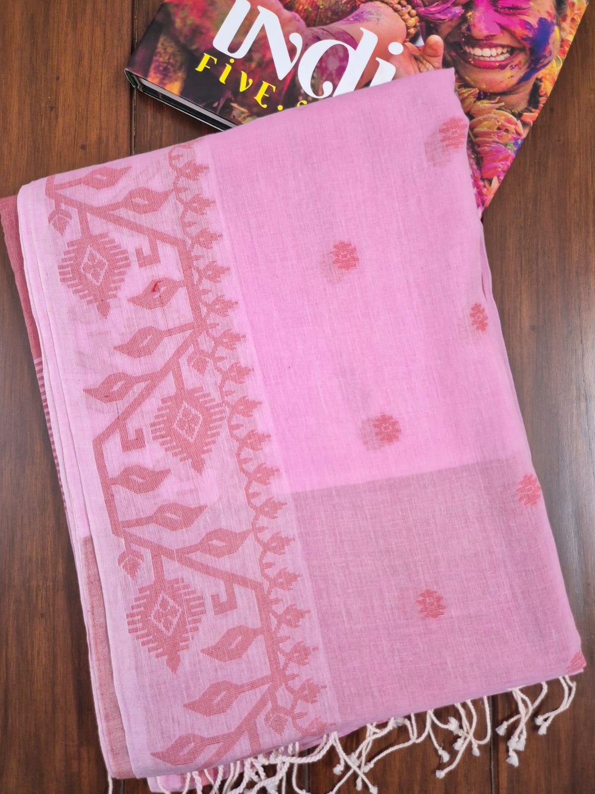 Elegant Mulmul Cotton Saree made on Jacquard Loom in Pink and Red Colour