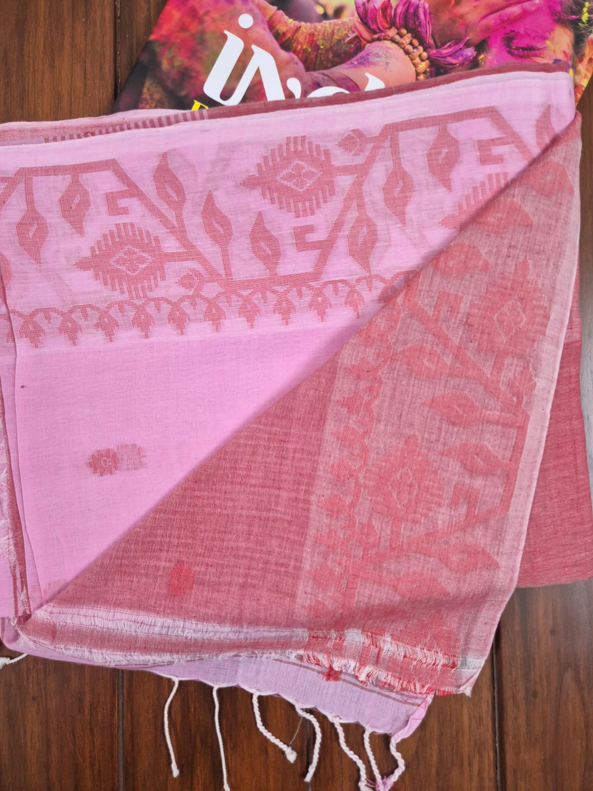 Elegant Mulmul Cotton Saree made on Jacquard Loom in Pink and Red Colour