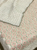 pink-theme-double-cotton-quilt-detailed-view