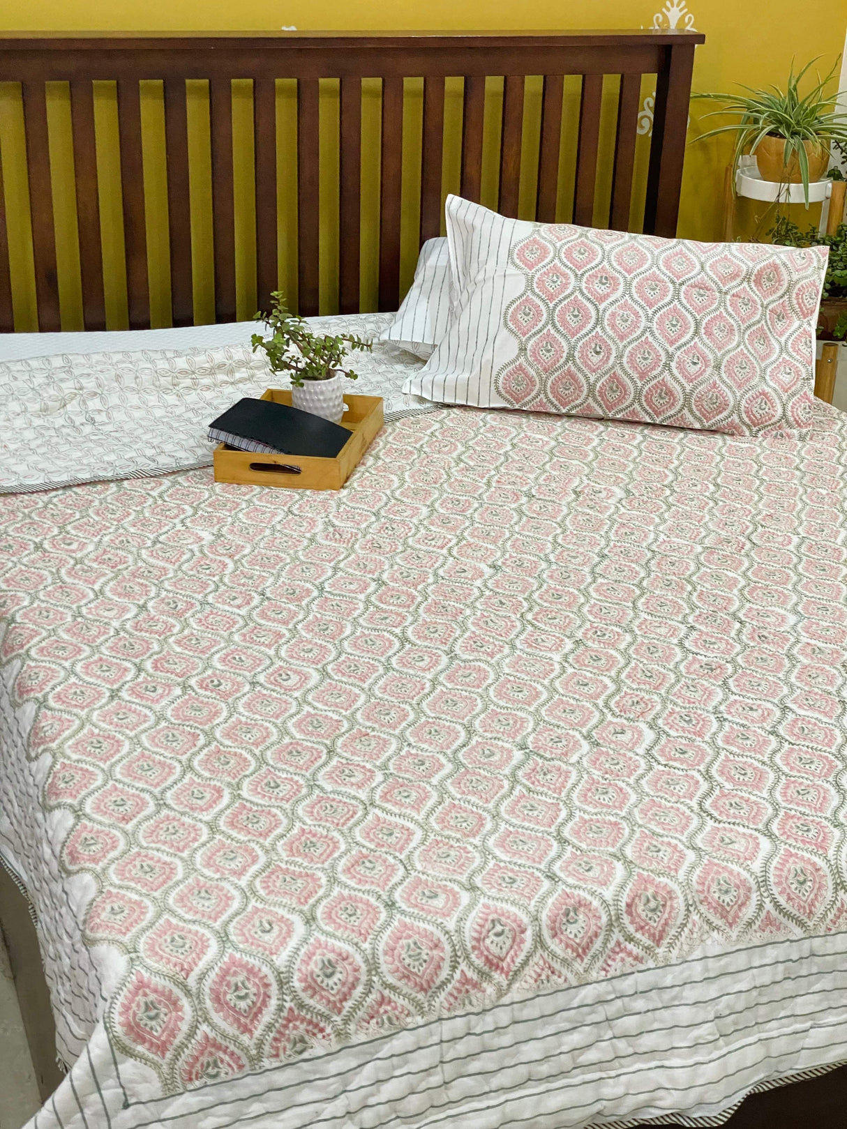 pink-theme-double-cotton-quilt-overall-view