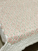 pink-theme-double-cotton-quilt-side-view