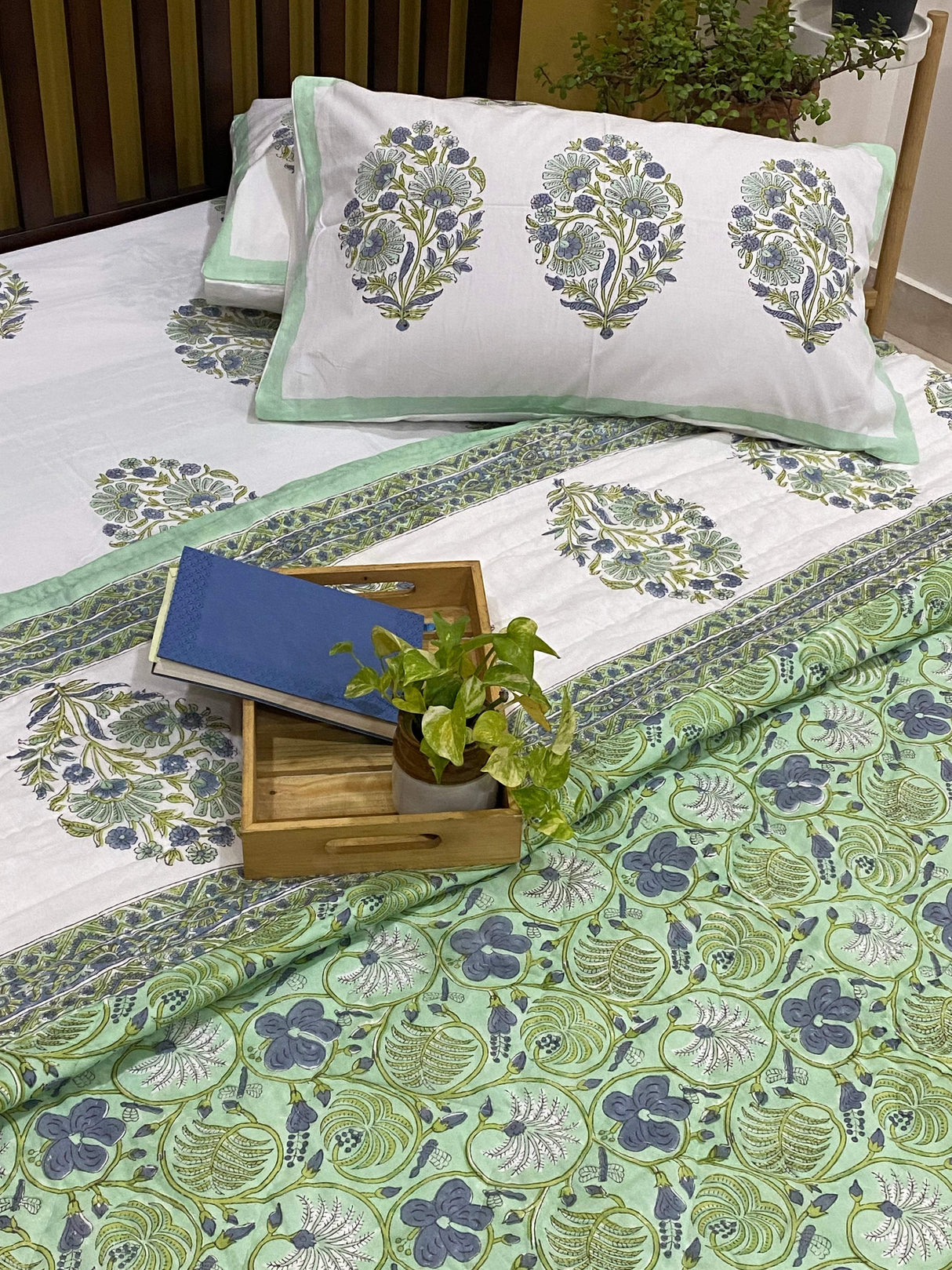 pista-blue-double-cotton-quilt-detailed-view