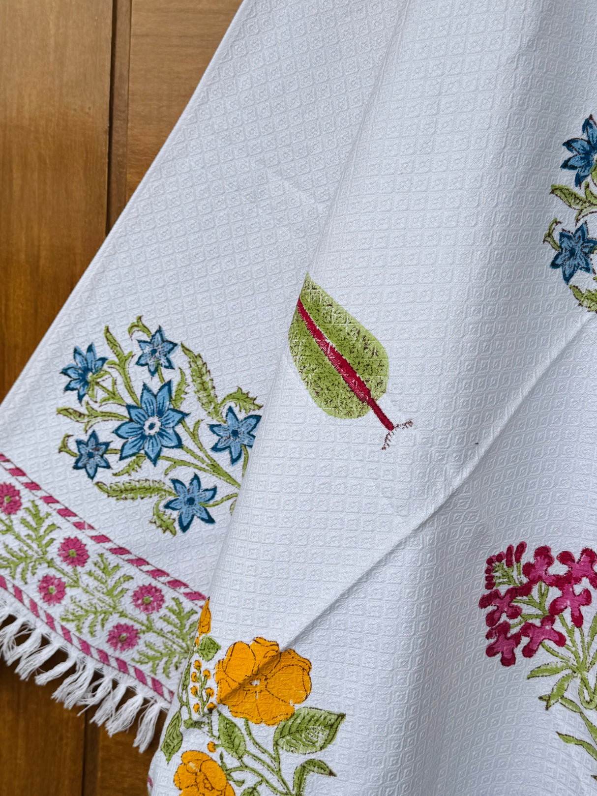 premium-bath-towel-with-heritage-border-motif