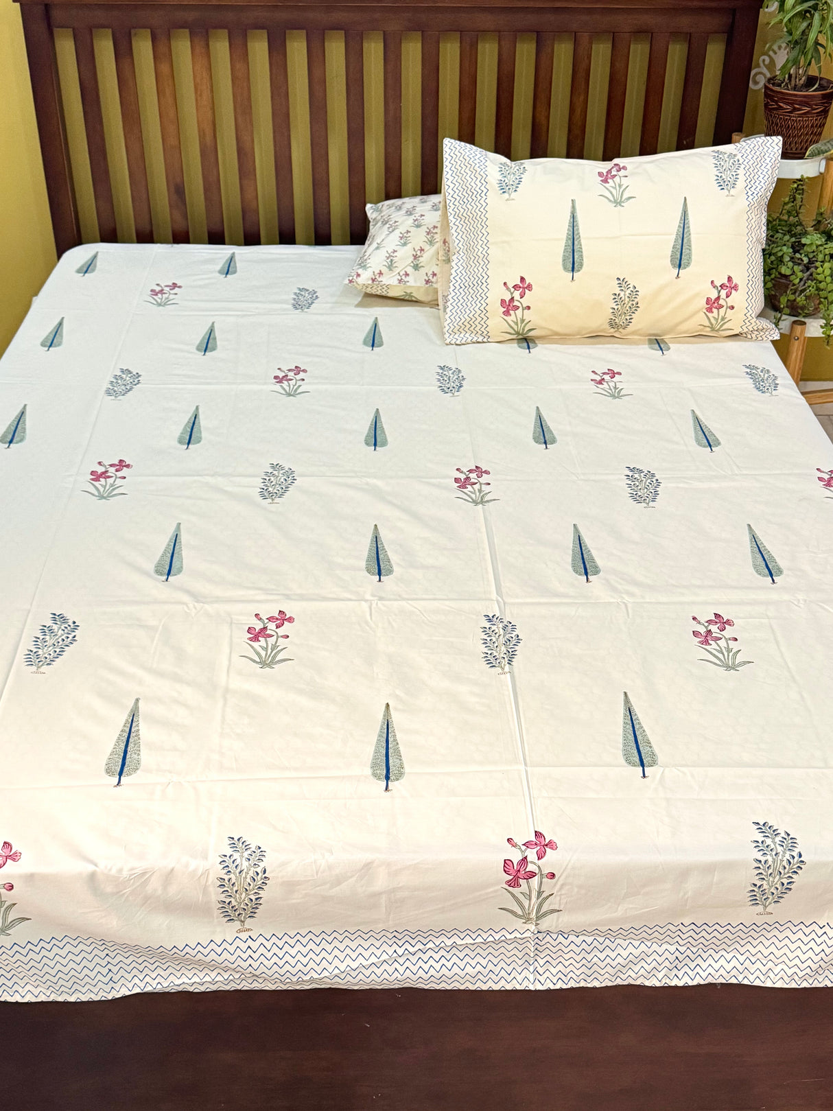 printed-muted-flora-pure-cotton-bedsheet-handblock