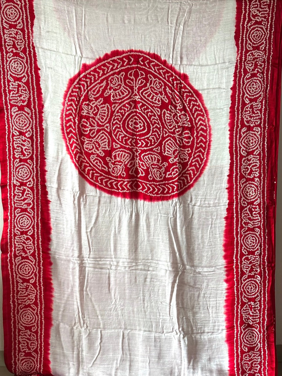 pure-gajji-silk-rasmandal-circle-bandhani-saree-in-offwhite-and-red-colour