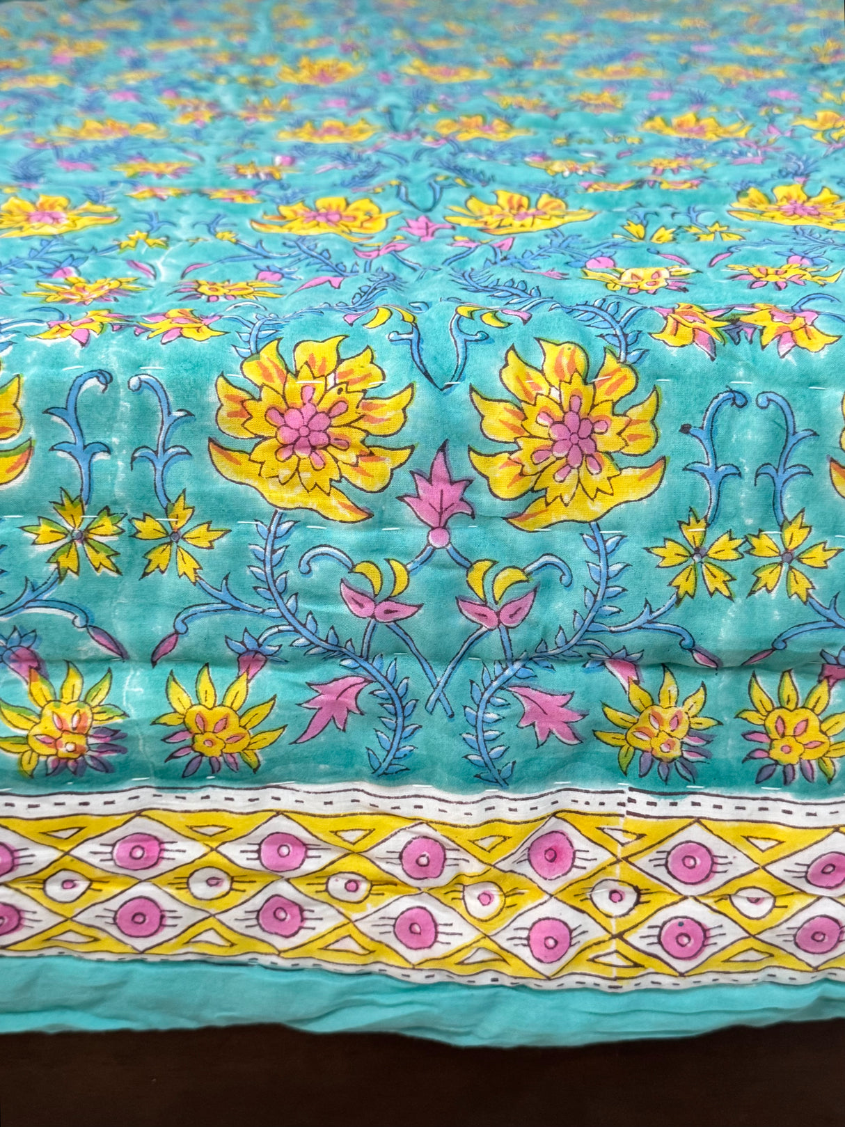 queen-size-quilt-with-blossom-blockprint-motifs