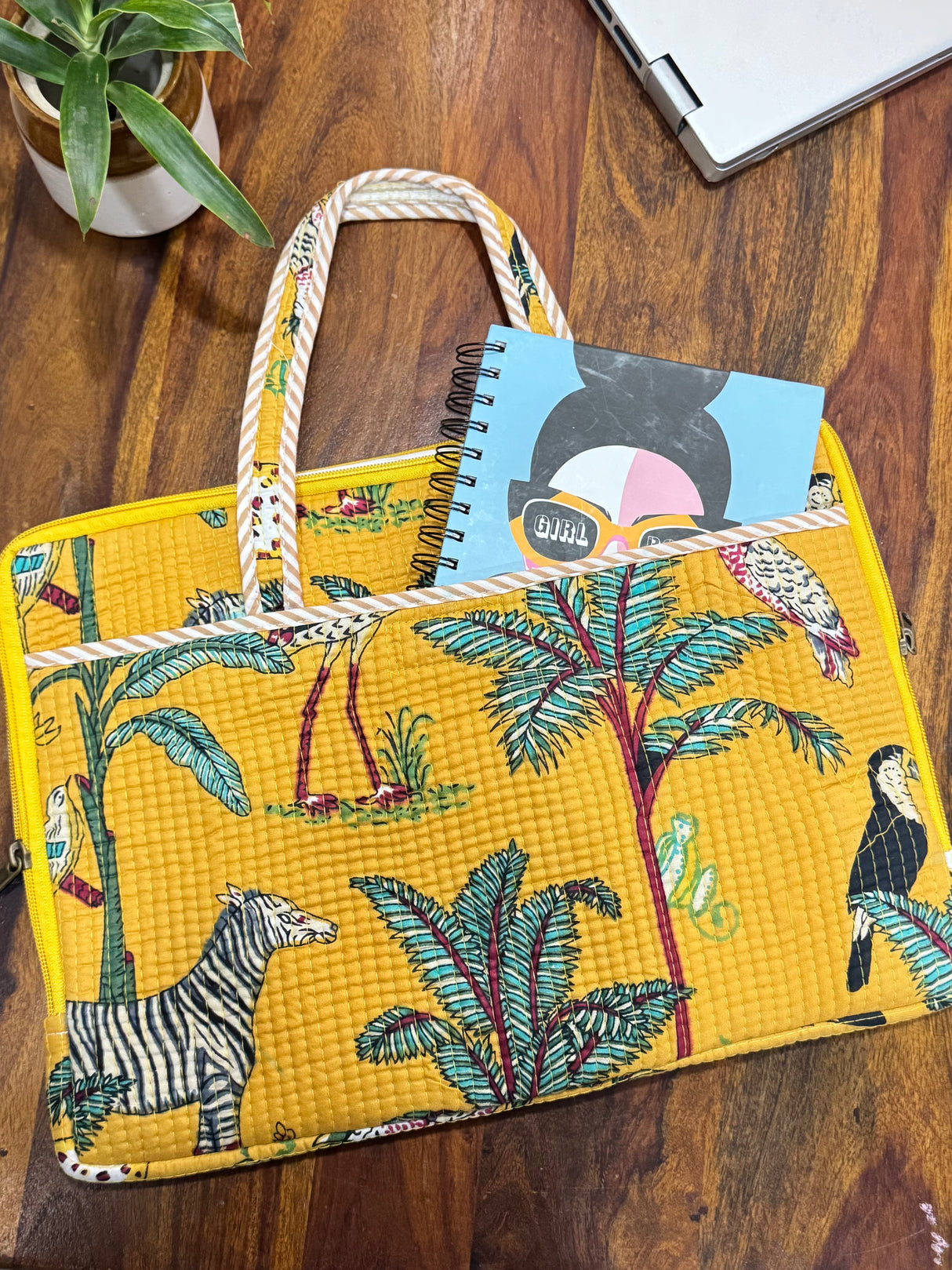 quilted-laptop-sleeve-with-handle-and-safari