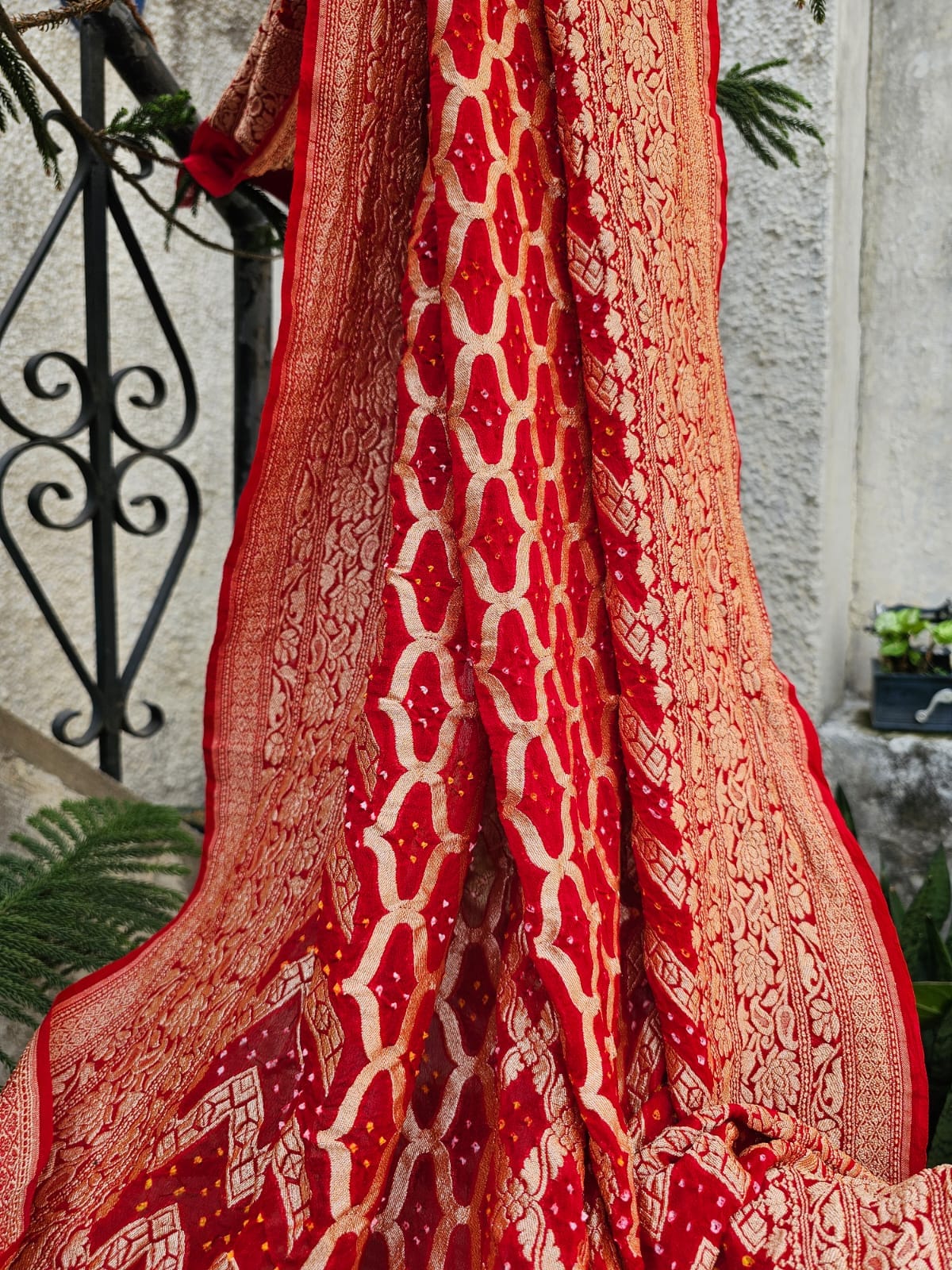 Red Pure Banarsi Georgette Neemzari Bandhani Dupatta