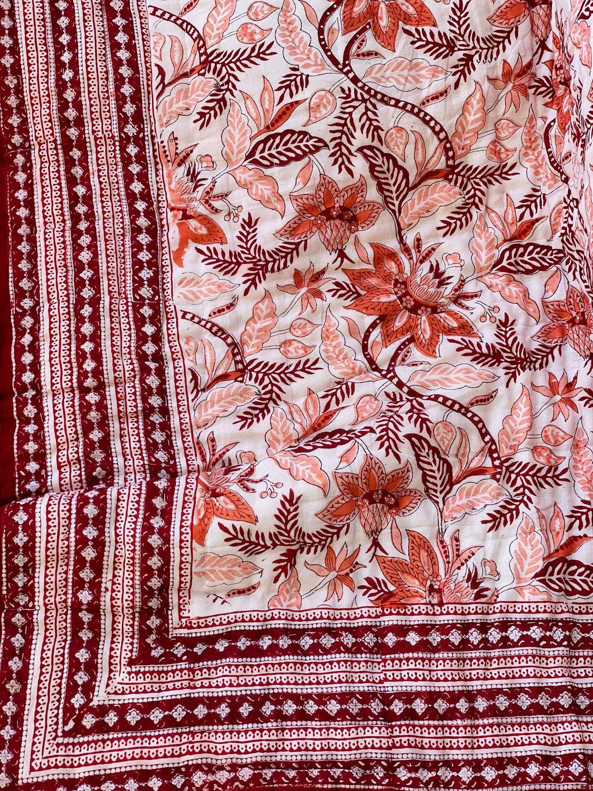 red-theme-king-cotton-quilt-zoom-in-view