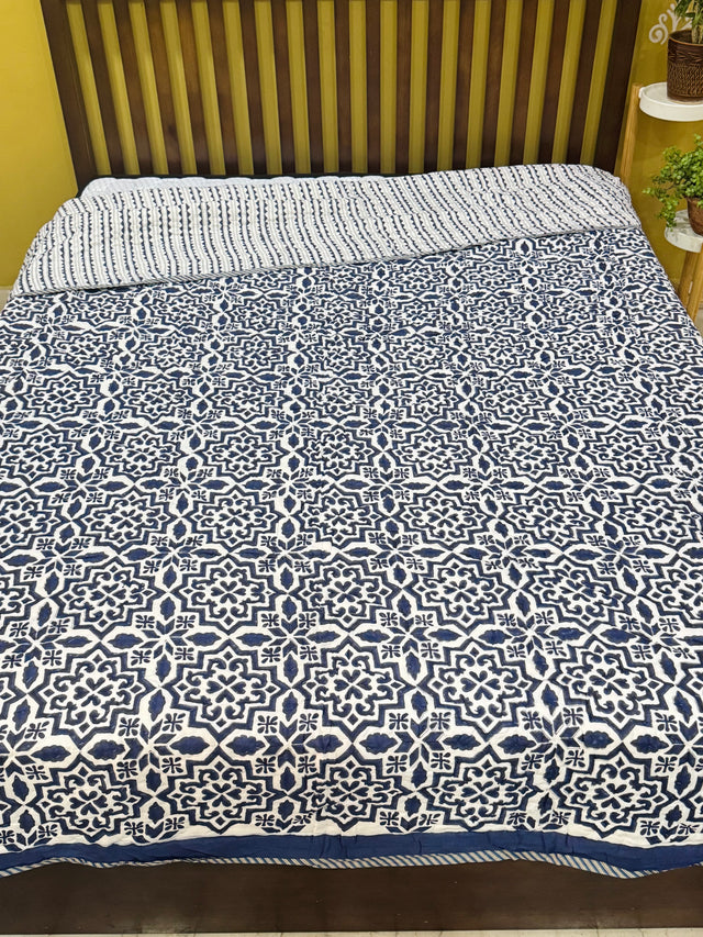 reversible-cotton-quilt-with-motif-pattern
