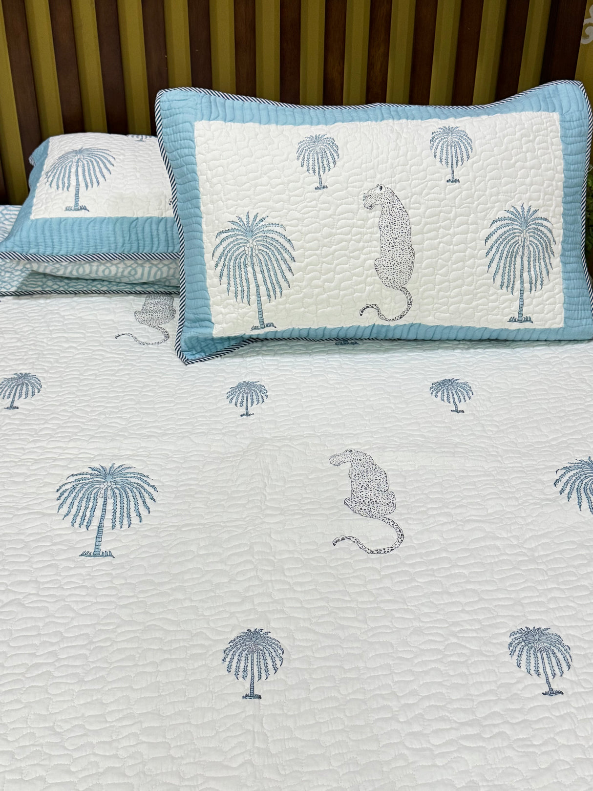 reversible-mulmul-bedcover-king-size-morning-plush