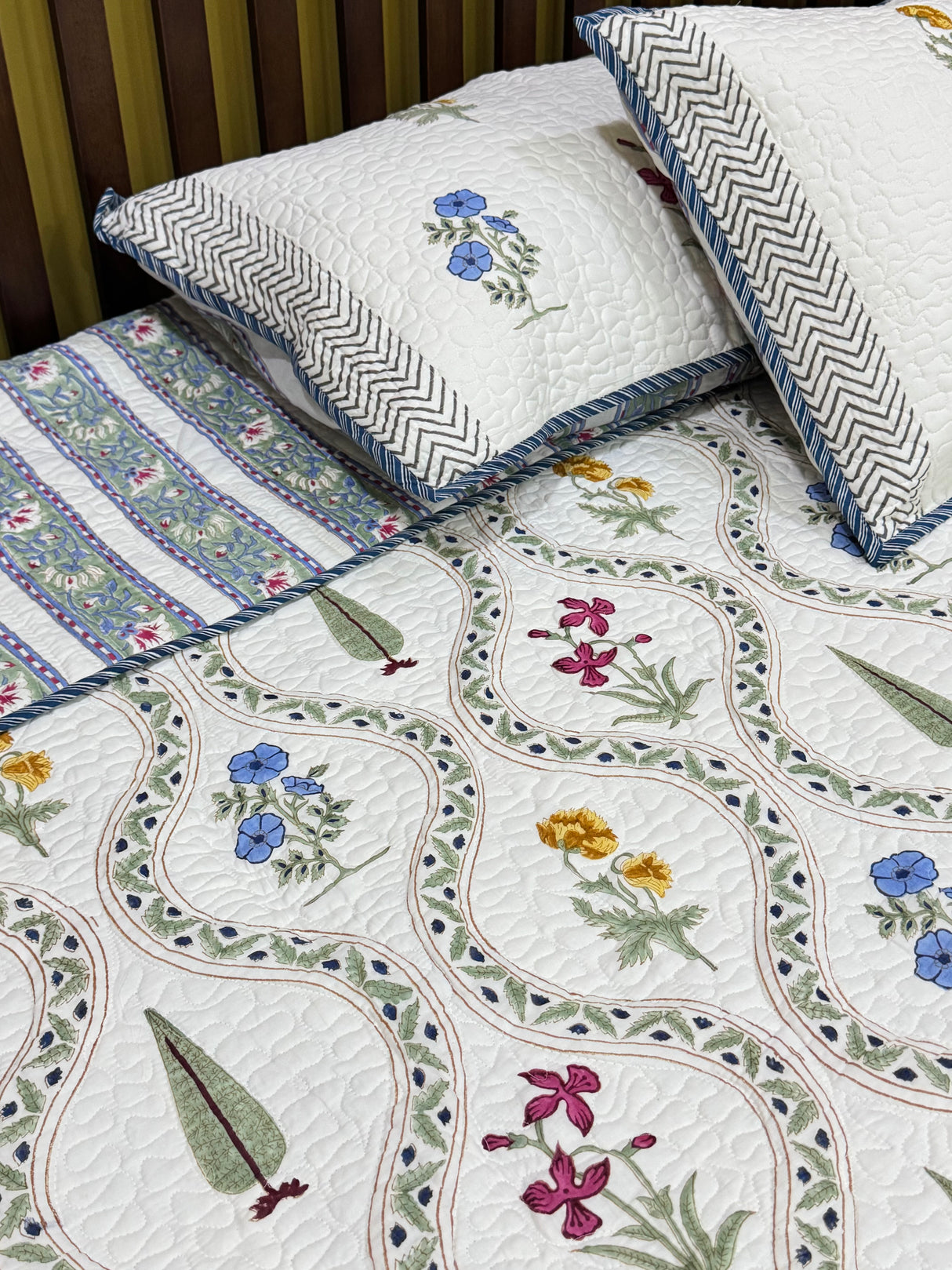 reversible-mulmul-bedcover-king-size-tender-bloom
