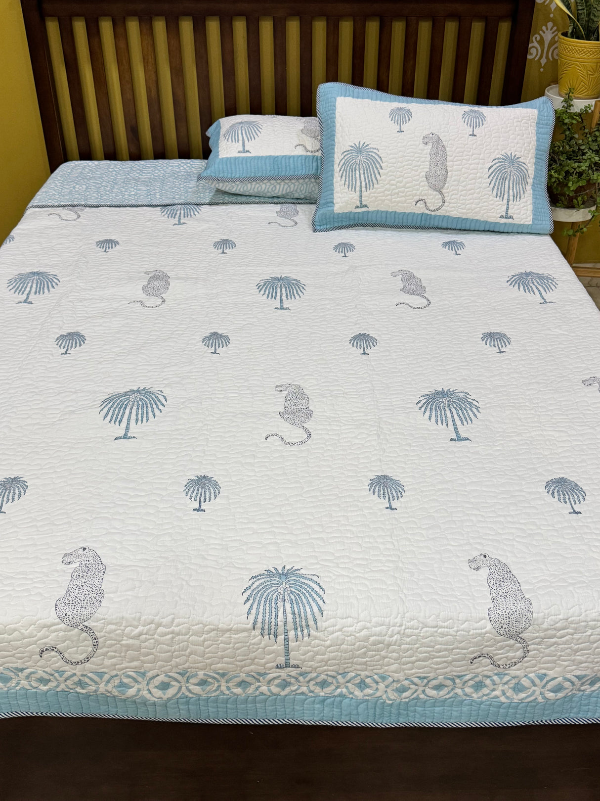 reversible-mulmul-king-size-bedcover-morning-plush-blockprint