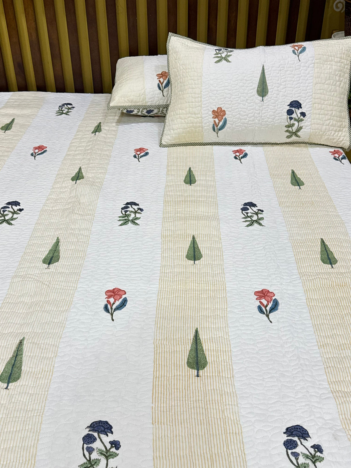 reversible-mulmul-king-size-bedcover-scatter-bloom-blockprint
