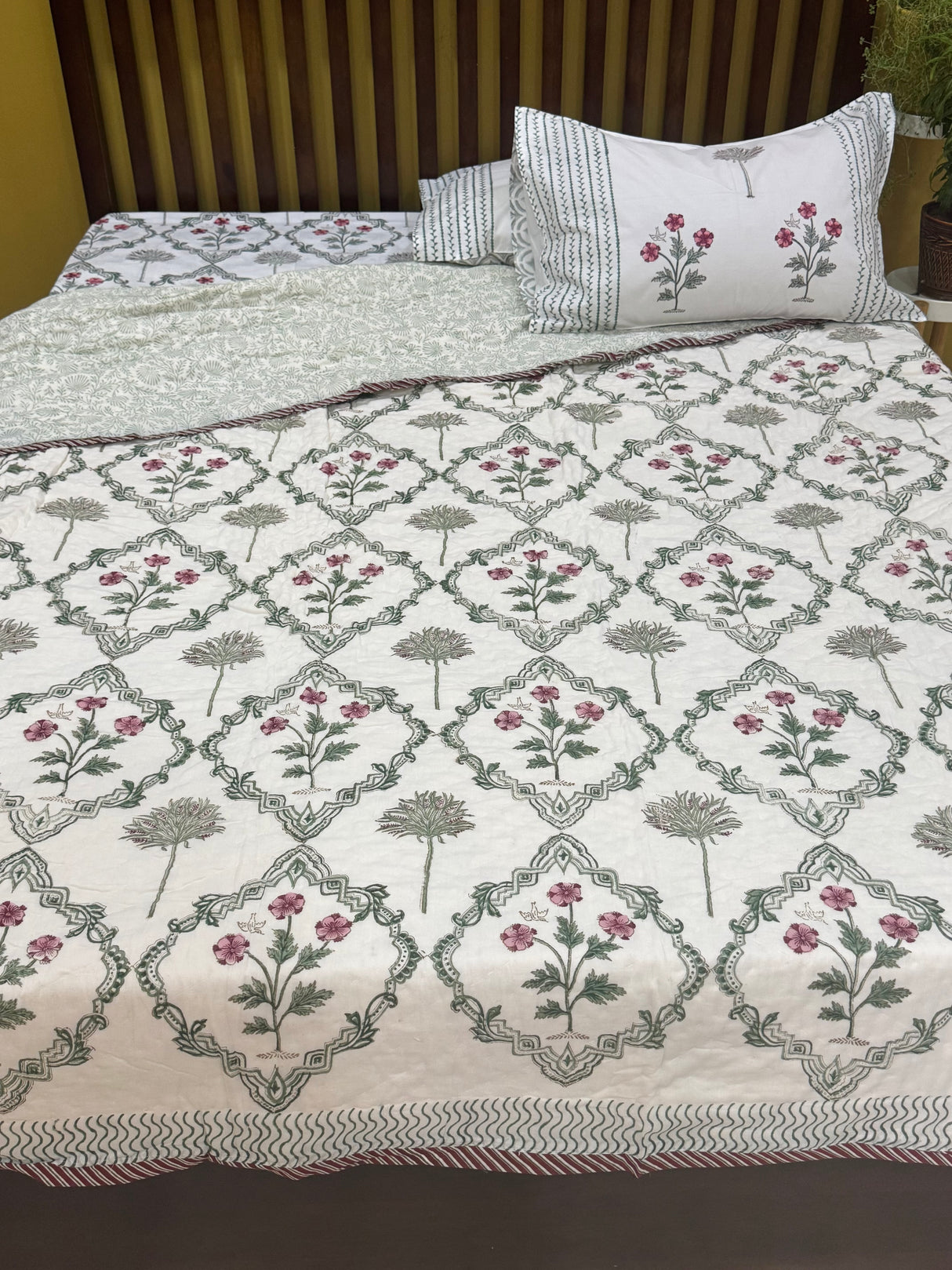 reversible-mulmul-quilt-cotton-bedsheet-bedding-set