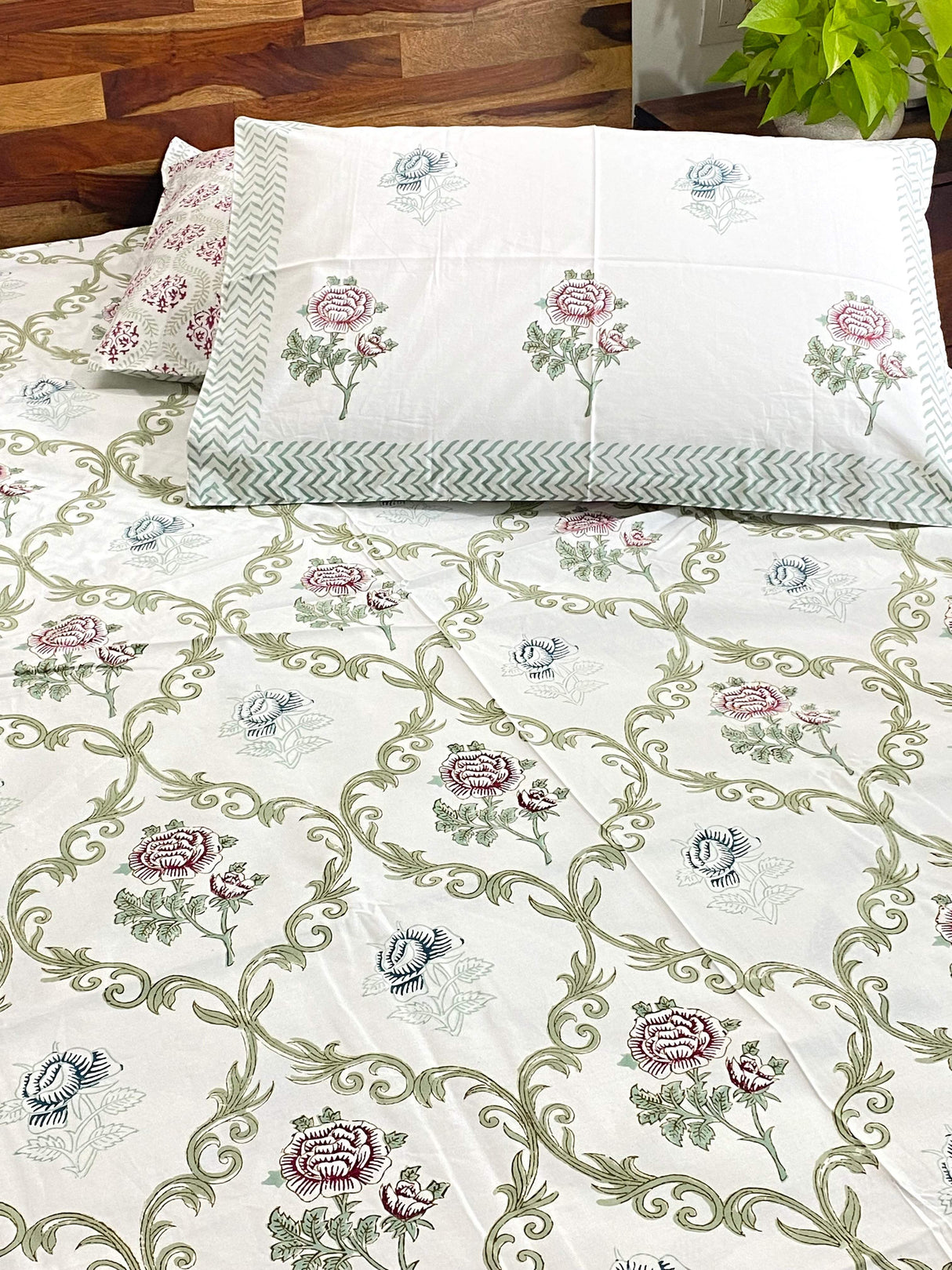 rose-theme-king-cotton-bedsheet-detailed-view