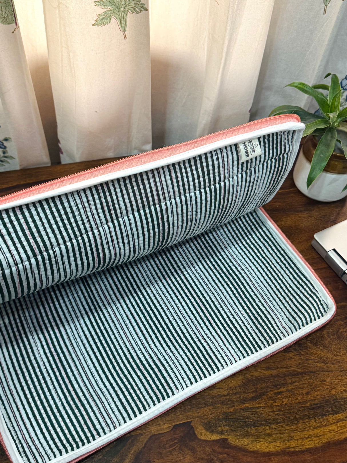 safari-motif-cotton-quilted-laptop