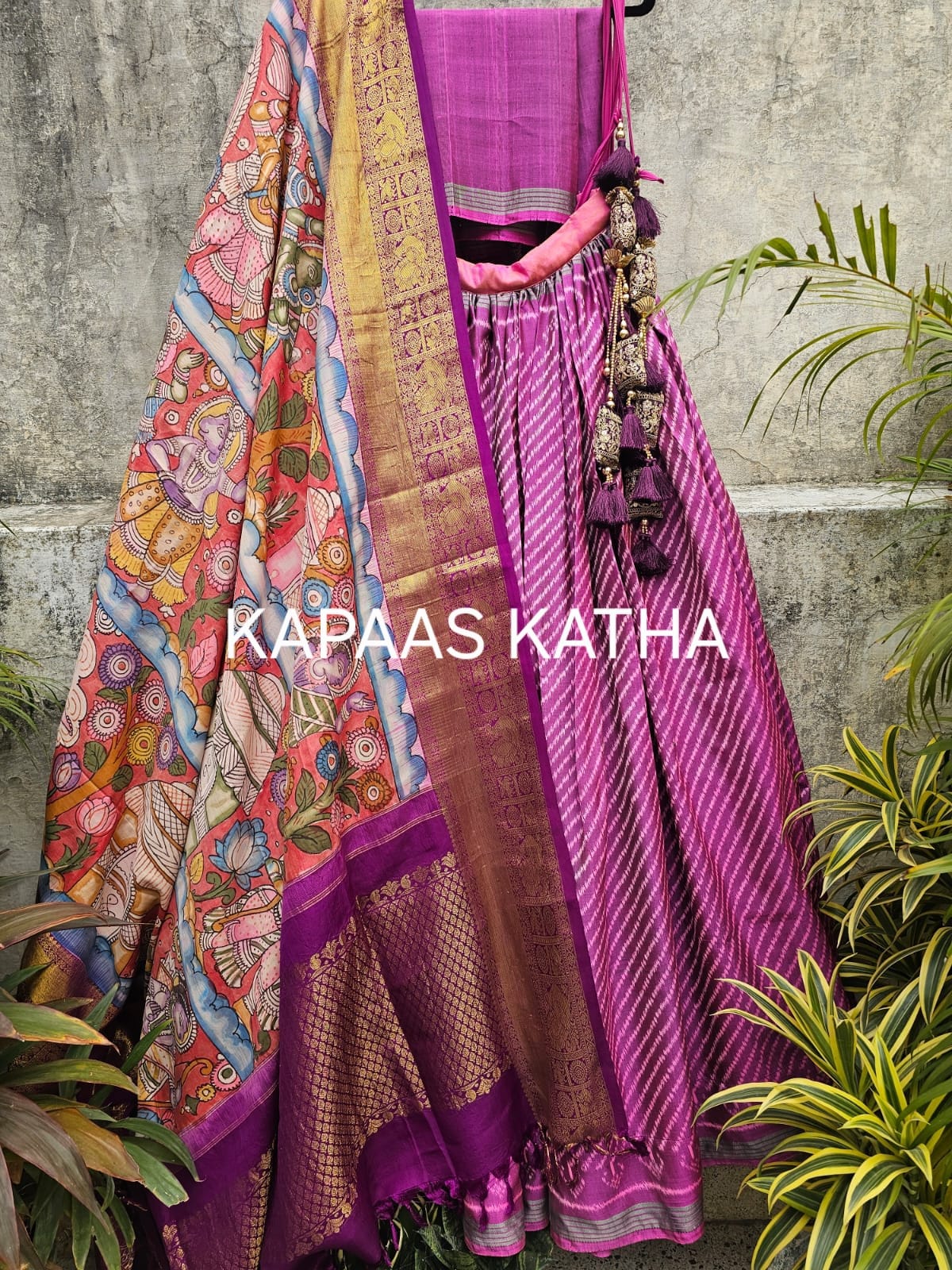 single-ikat-patola-lehenga-with-kanchipattu-kalamkari-dupatta