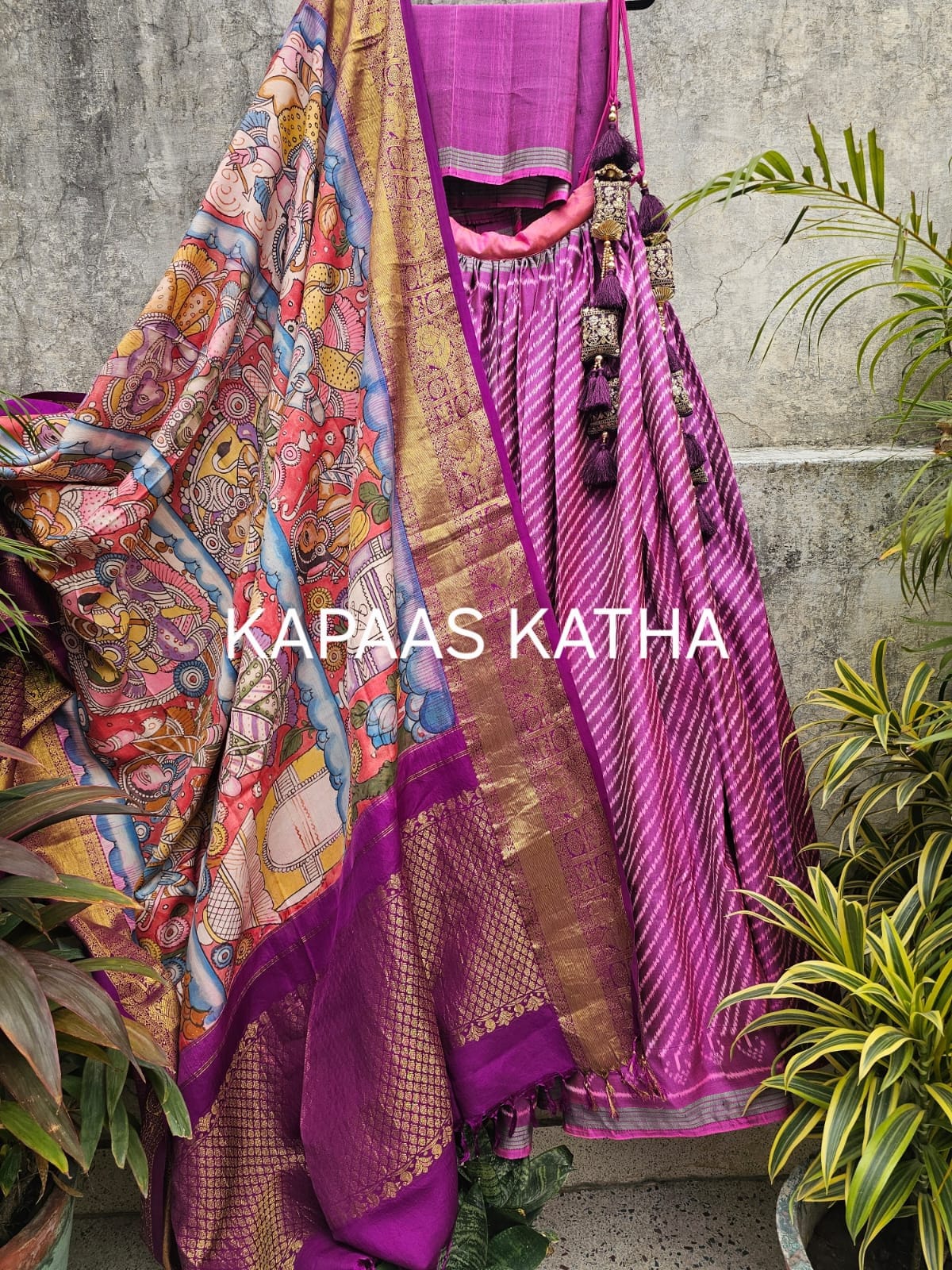 single-ikat-patola-lehenga-with-kanchipattu-kalamkari-dupatta