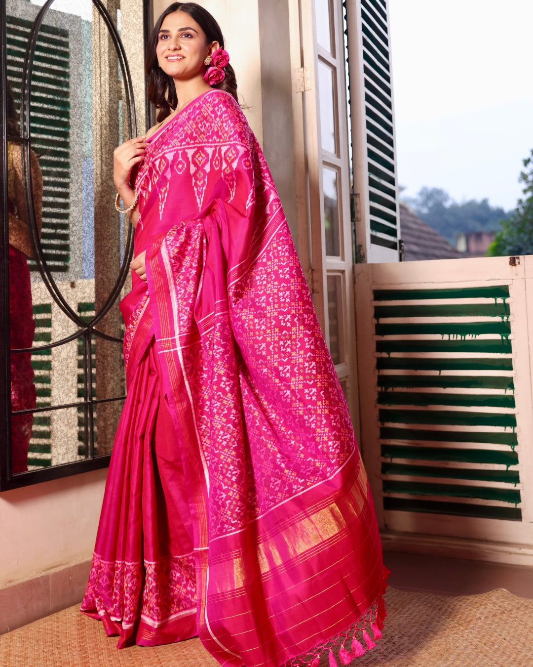 single-ikat-silk-saree-showcasing-classic-geometric