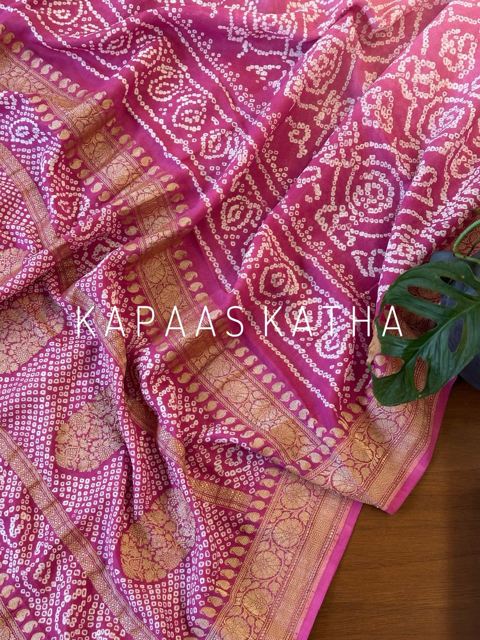solace-bandhani-handloom-banarasi-georgette-saree