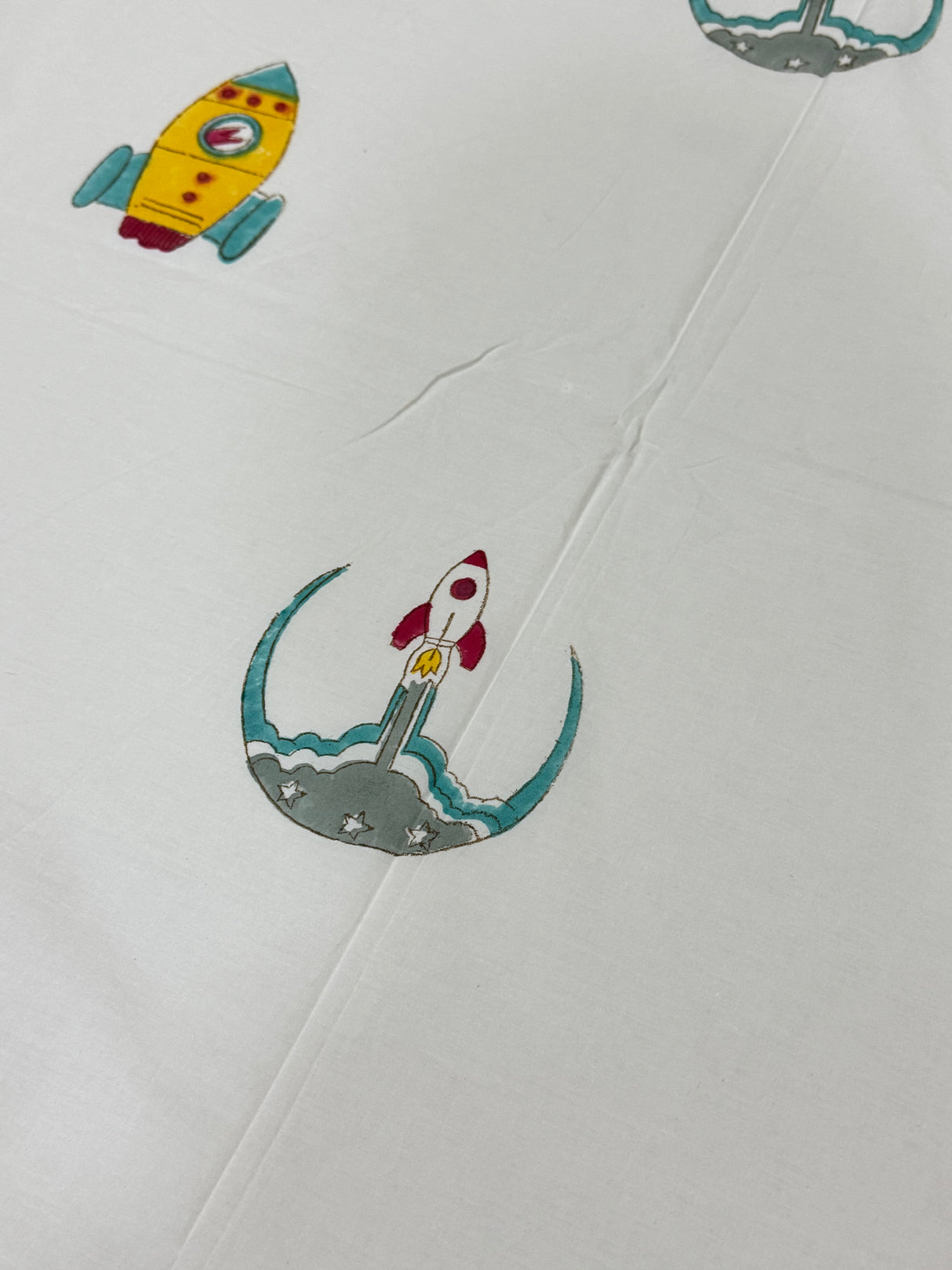 space-ship-king-cotton-bedsheet-detailed-view