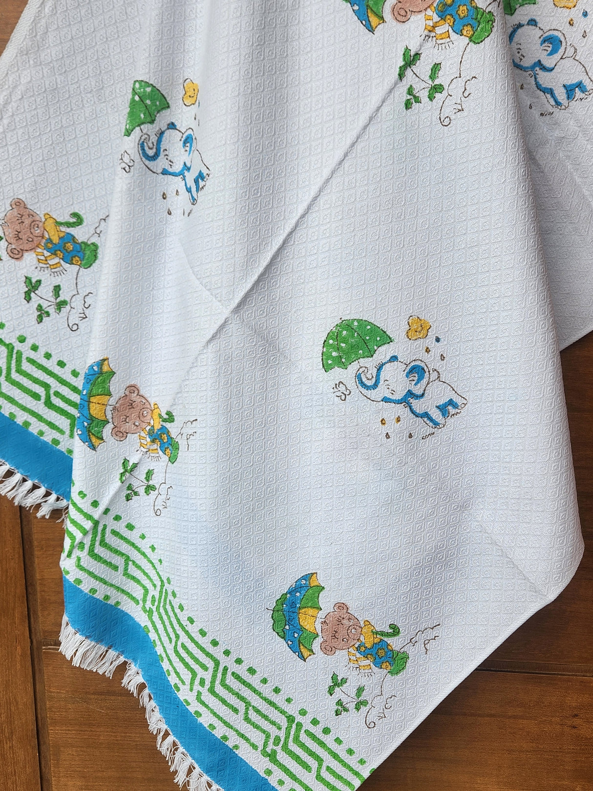 teddy-elephant-theme-kids-cotton-towel-side-view