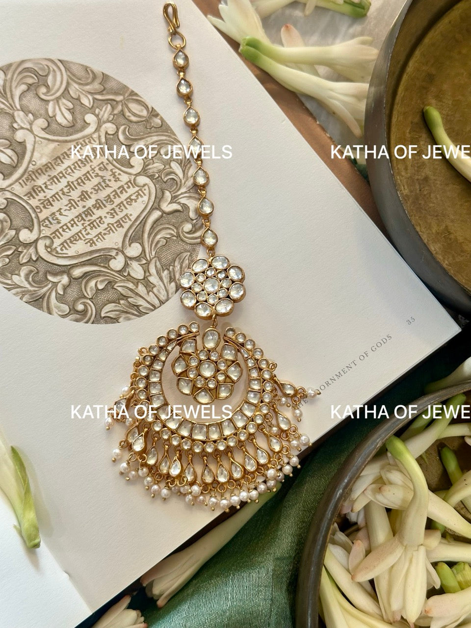 Buy Kundan Crescent Maangtika Online | Katha of Jewels