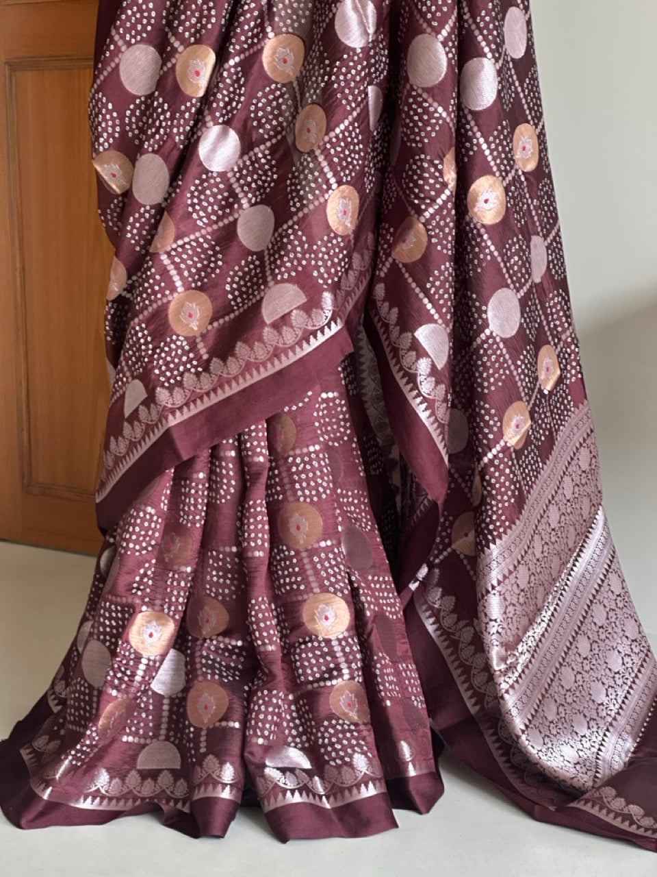 Banarasi Silk Bandhani Saree, Pure Silk Maroon Bandhani Saree, Silver Zari Bandhej Saree, Kapaas Katha Designer Sarees, Hand-Tied Silk Sarees Online