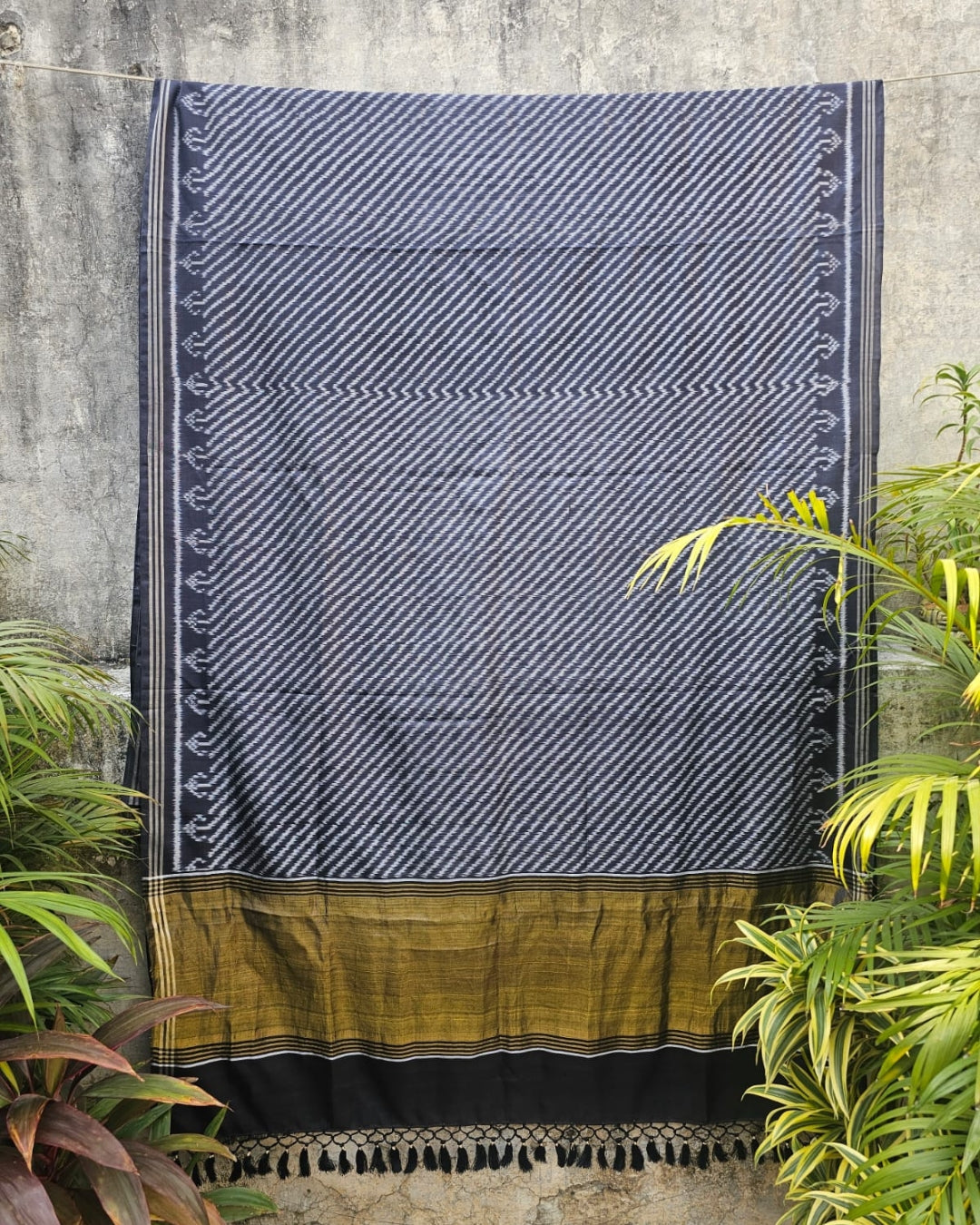 traditional-ikat-pattern-mulberry-silk-saree