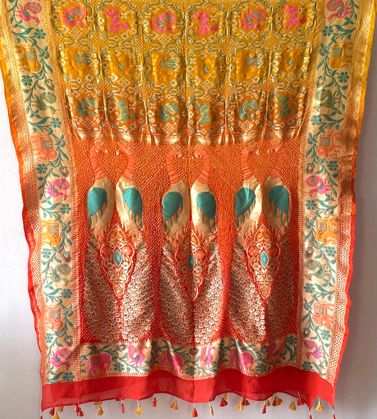 traditional-peacock-pattern-bandhani-handloom-dupatta