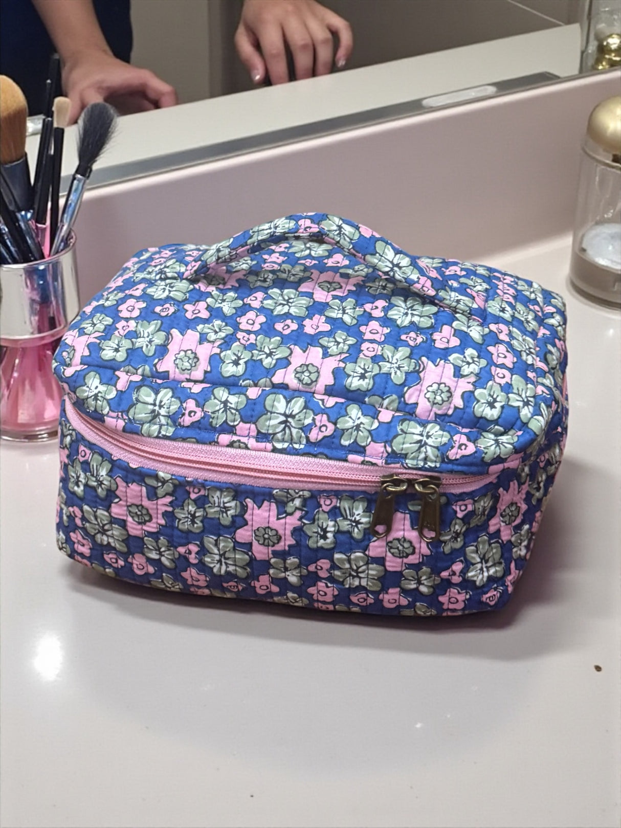 travel-vanity-case-with-wide-storages