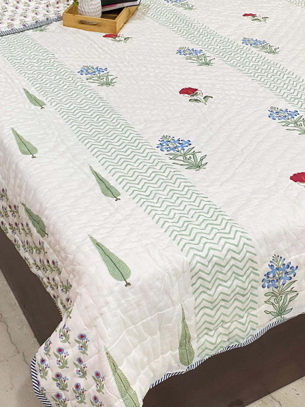 tree-flower-theme-double-cotton-quilt-side-view