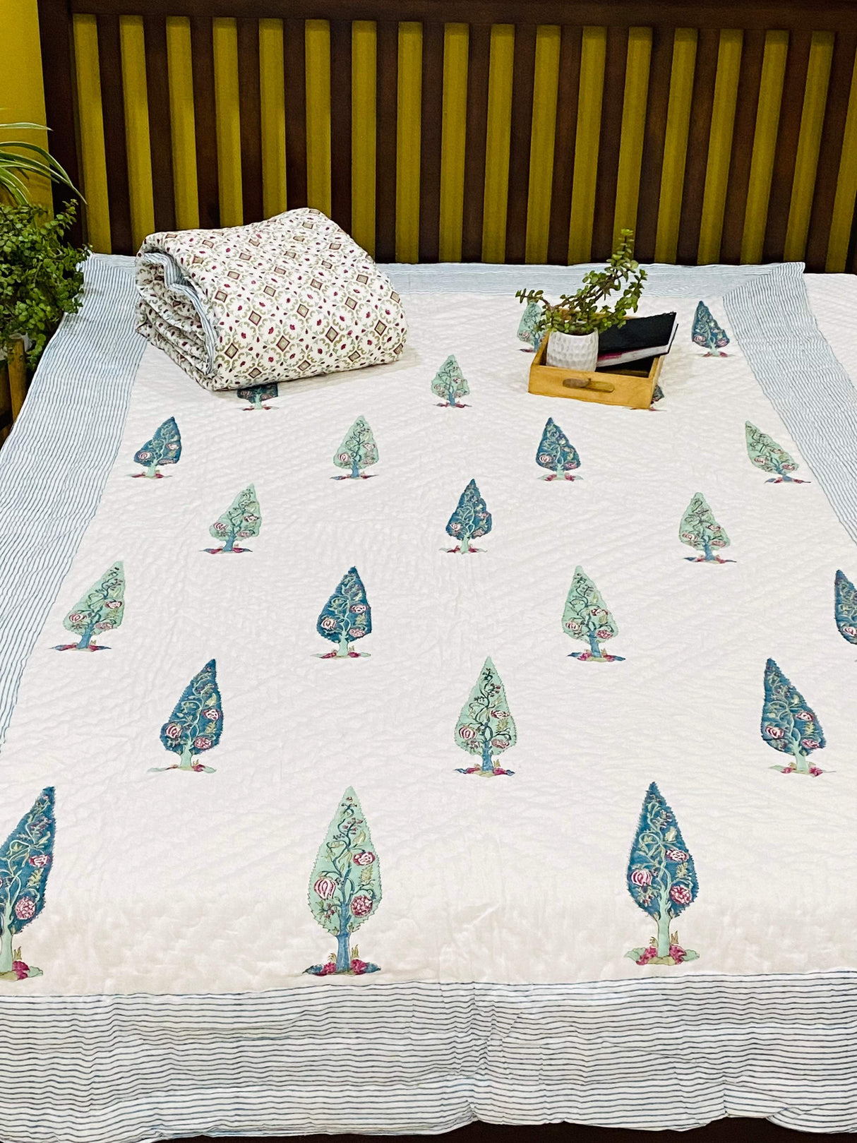 tree-theme-single-cotton-quilt-front-view