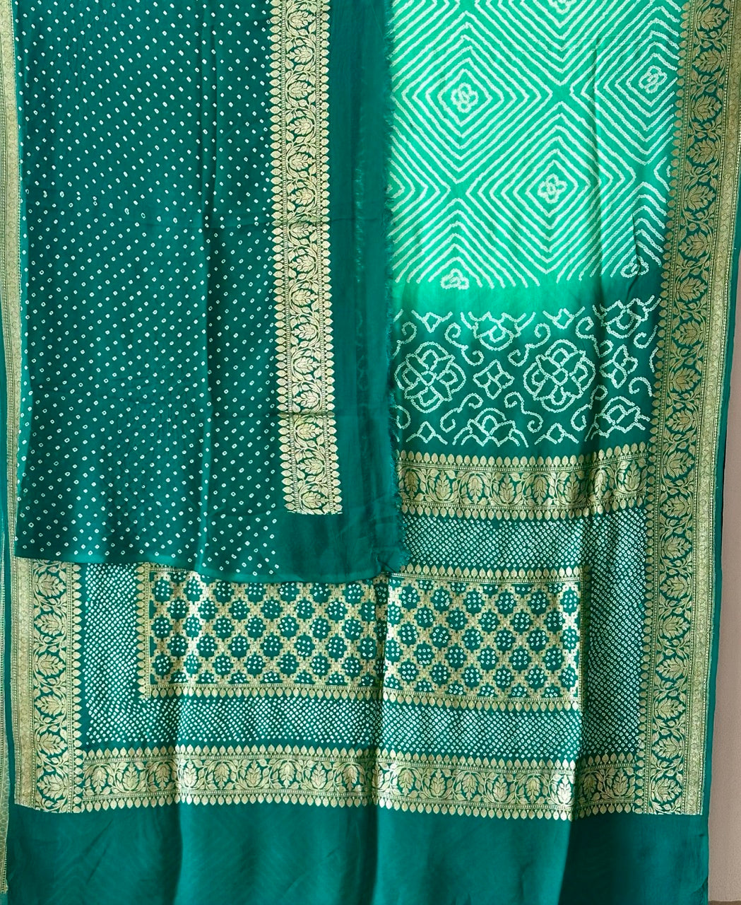 Exclusive Handloom Pure Banarsi Georgette Bandhani Saree