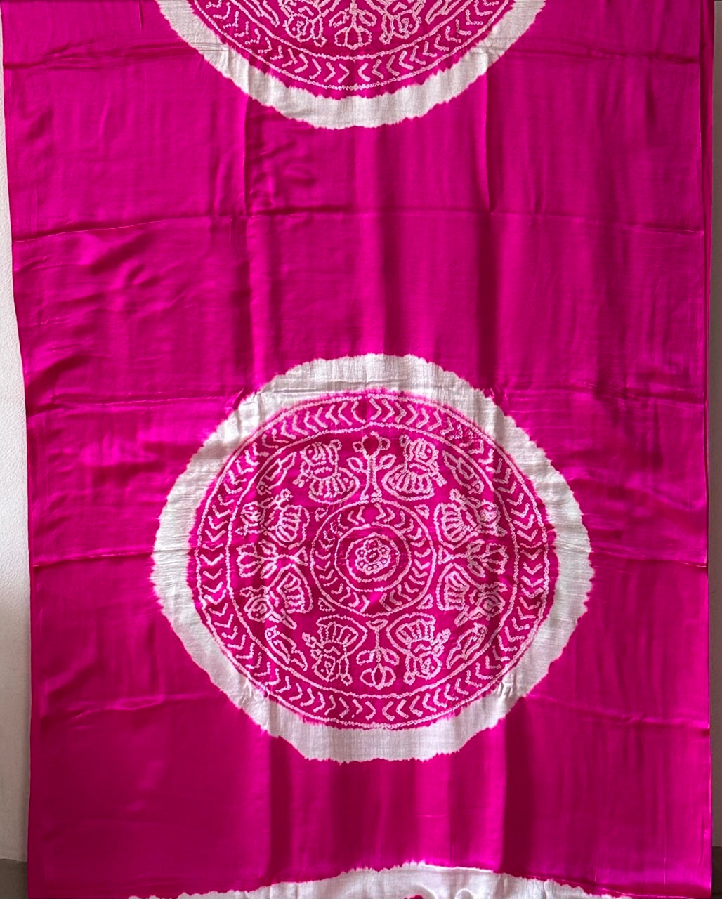 vibrant-pink-circular-theme-pure-gajji-silk-bandhani-saree