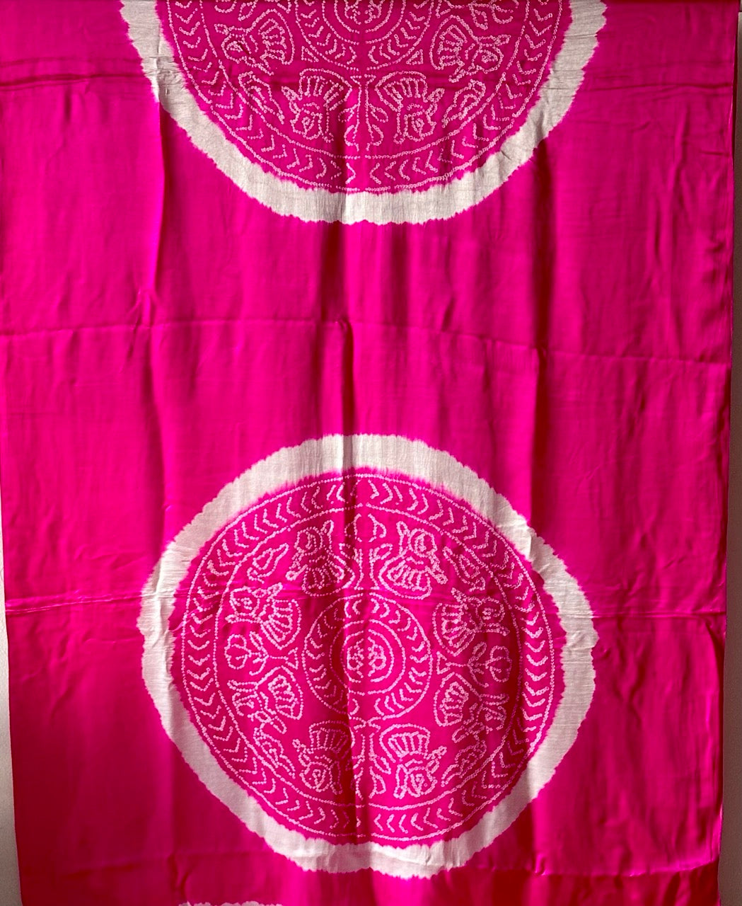 vibrant-pink-circular-theme-pure-gajji-silk-bandhani-saree