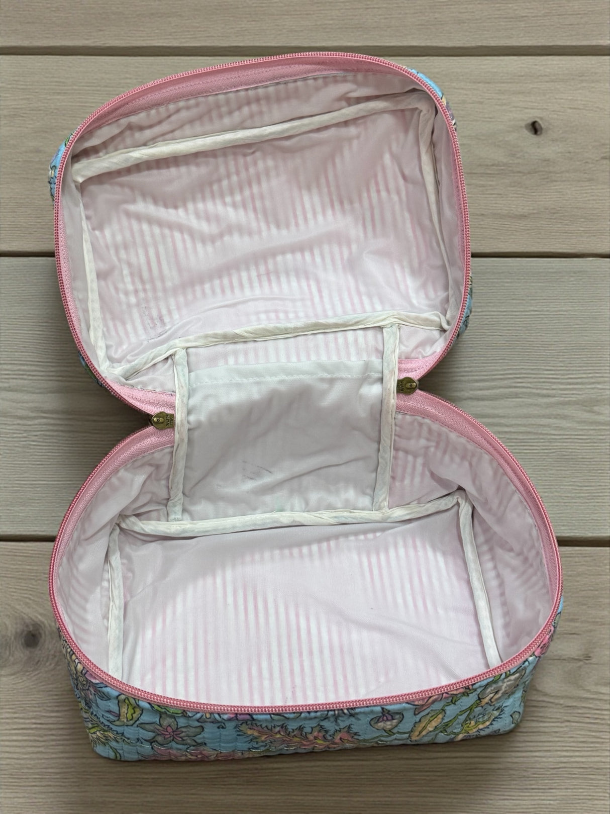 water proof makeup-organizer