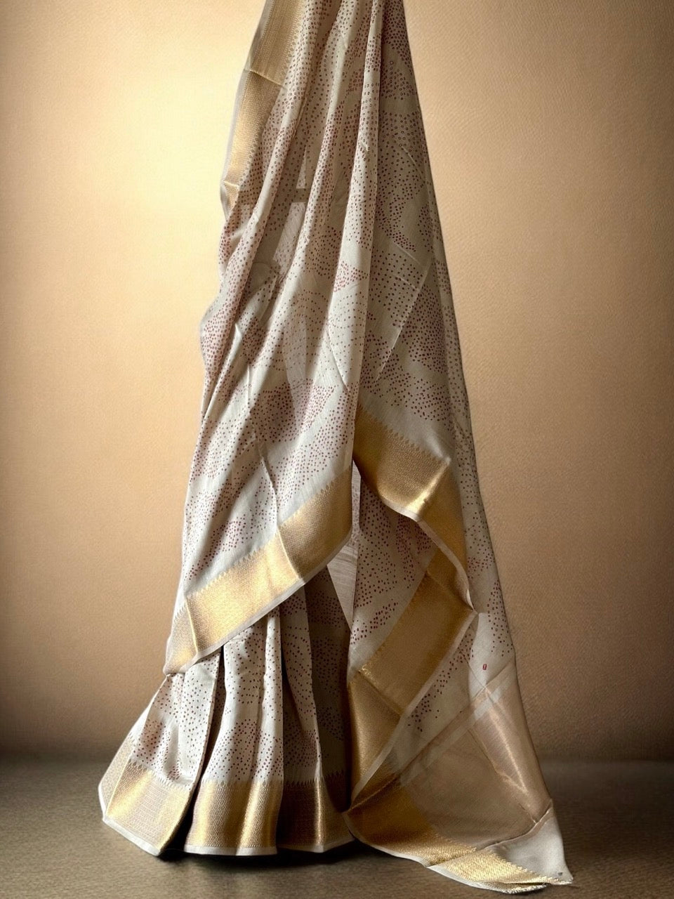 whispered-echo-munga-silk-bandhani-saree-with-red-bandhej