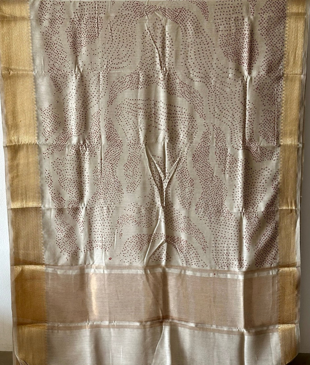 whispered-echo-munga-silk-bandhani-saree-with-red-bandhej