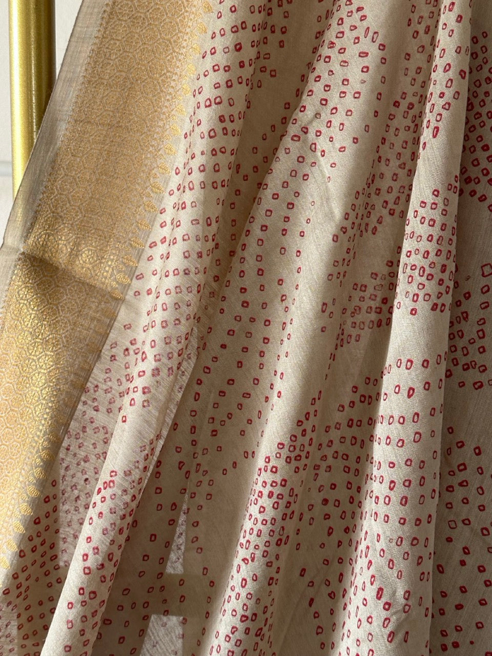 whispered-echo-munga-silk-bandhani-saree-with-red-bandhej