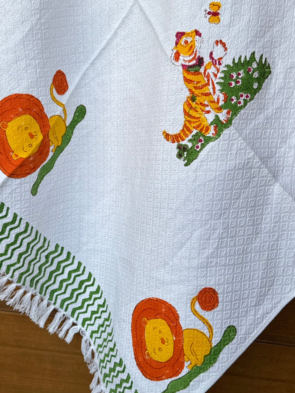white-cotton-kids-towel-with-animal-design