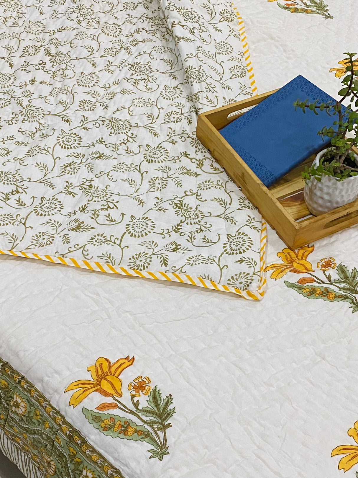 white-green-theme-double-cotton-quilt-complete-view