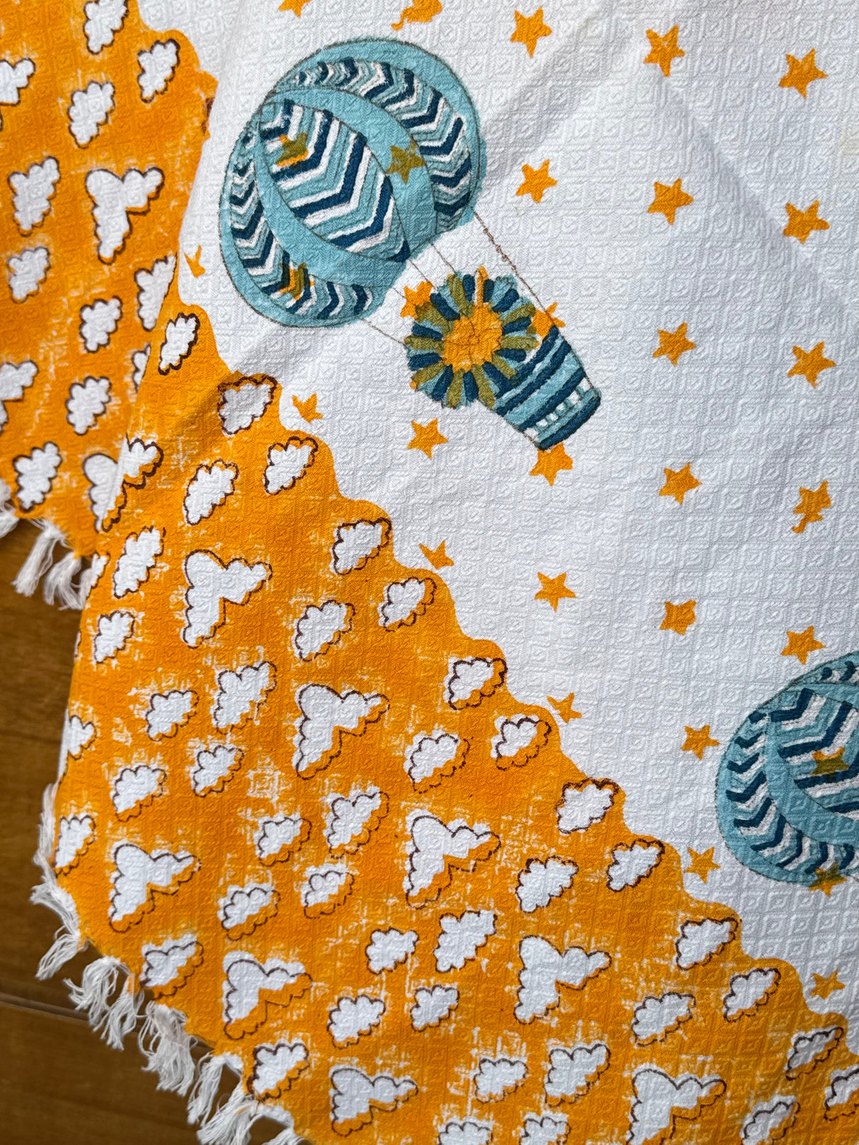 white-kids-bath-towel-with-yellow-stars