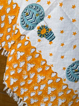 white-kids-bath-towel-with-yellow-stars