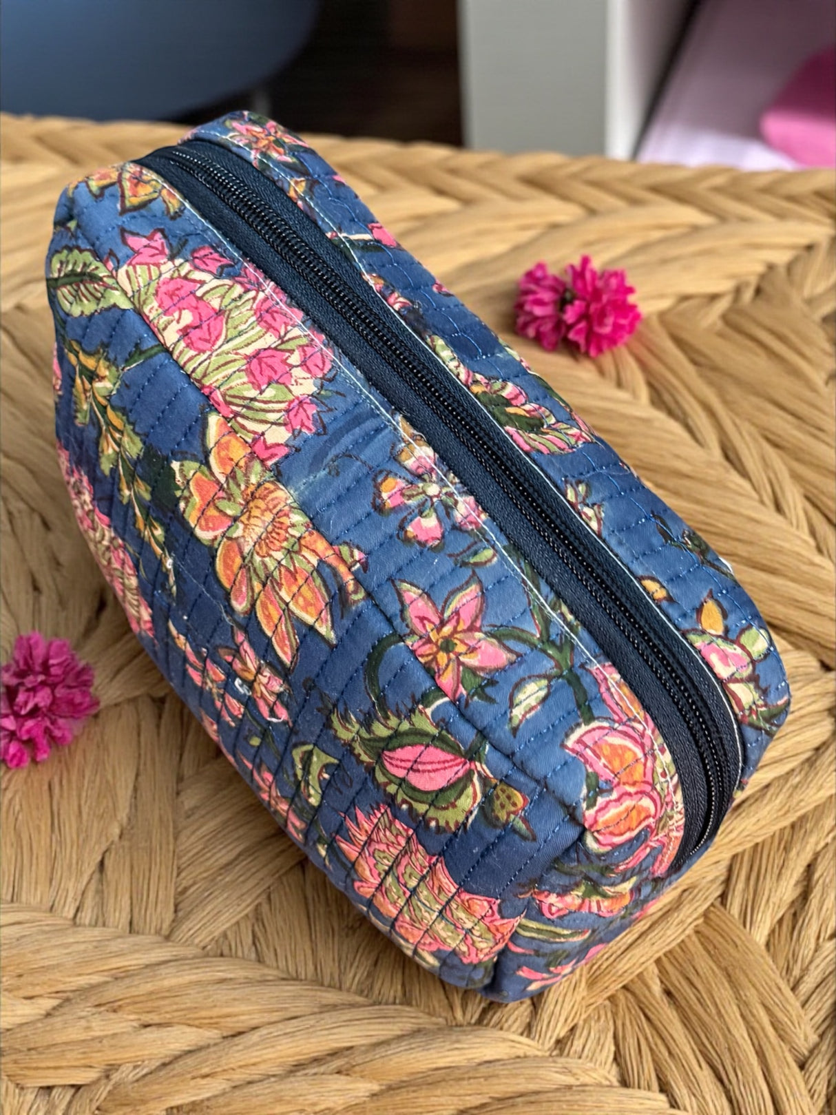 wipeable-inner-cotton-quilted-mughal-print-pouch