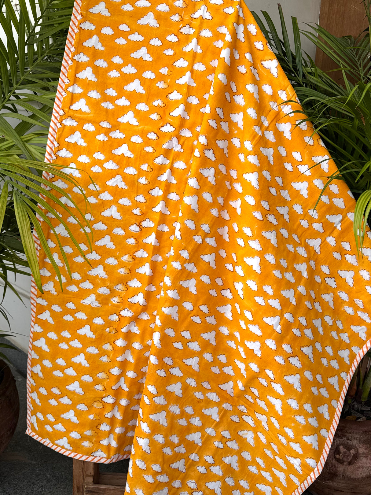 yellow-balloon-pattern-kids-dohar-blanket