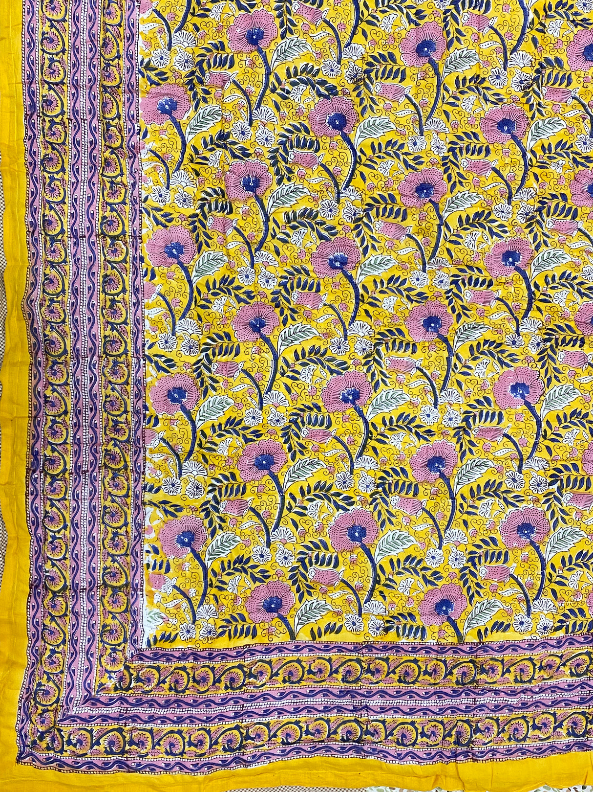 yellow-blue-theme-king-cotton-quilt-complete-view