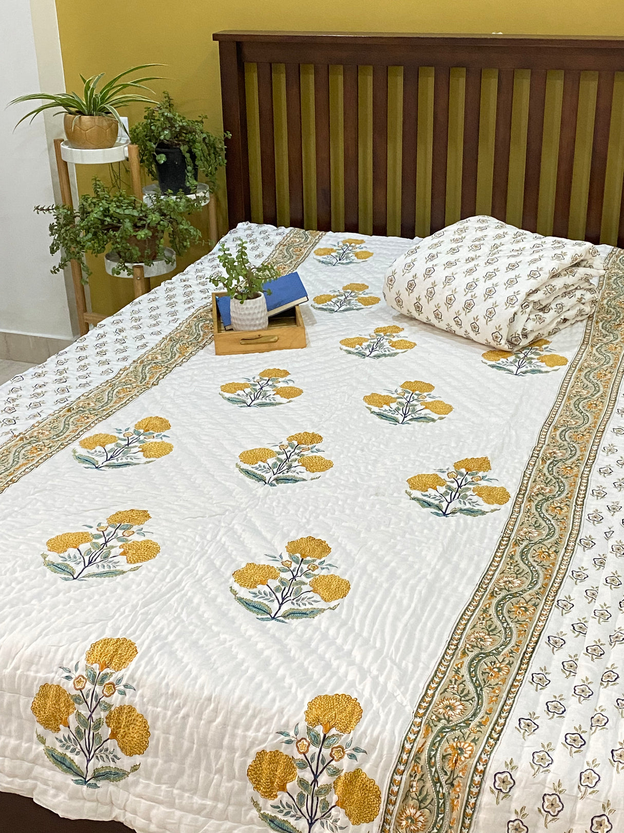 yellow-floral-single-cotton-quilt-complete-view